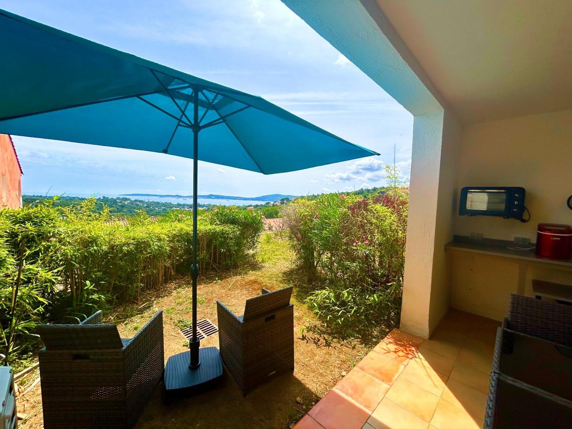 Les Restanques Vue Mer Roses 1070 Rez De Jardin Grimaud Exterior foto