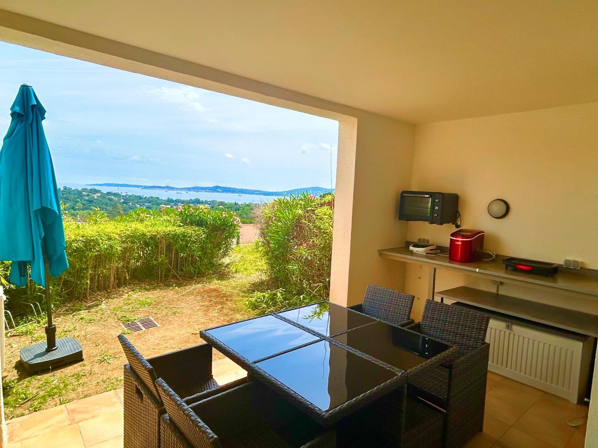 Les Restanques Vue Mer Roses 1070 Rez De Jardin Grimaud Exterior foto